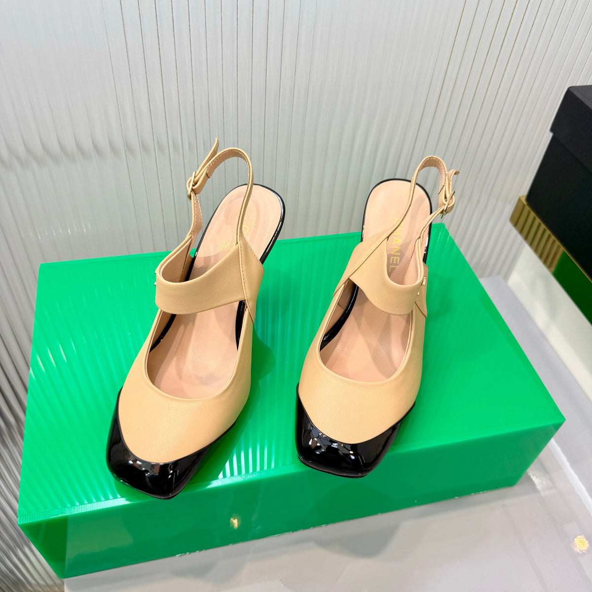 CC 26s Slingback 8.5cm Black Beige Lambskin Patent Leather 924364