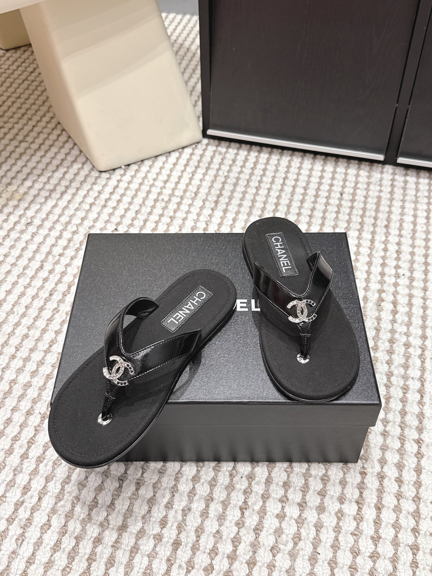 CC 26s Thong Sandals Black Suede Sheepskin 632352