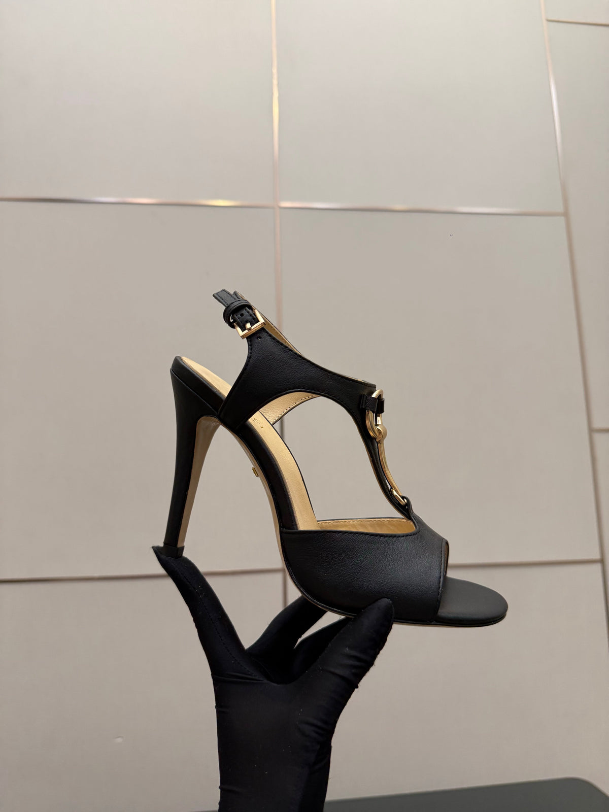 GG G-Buckle High-Heeled Sandals 10.5cm Black Cowhide 725310