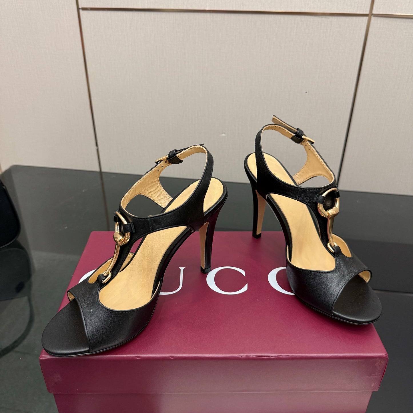 GG G-Buckle High-Heeled Sandals 10.5cm Black Cowhide 725310