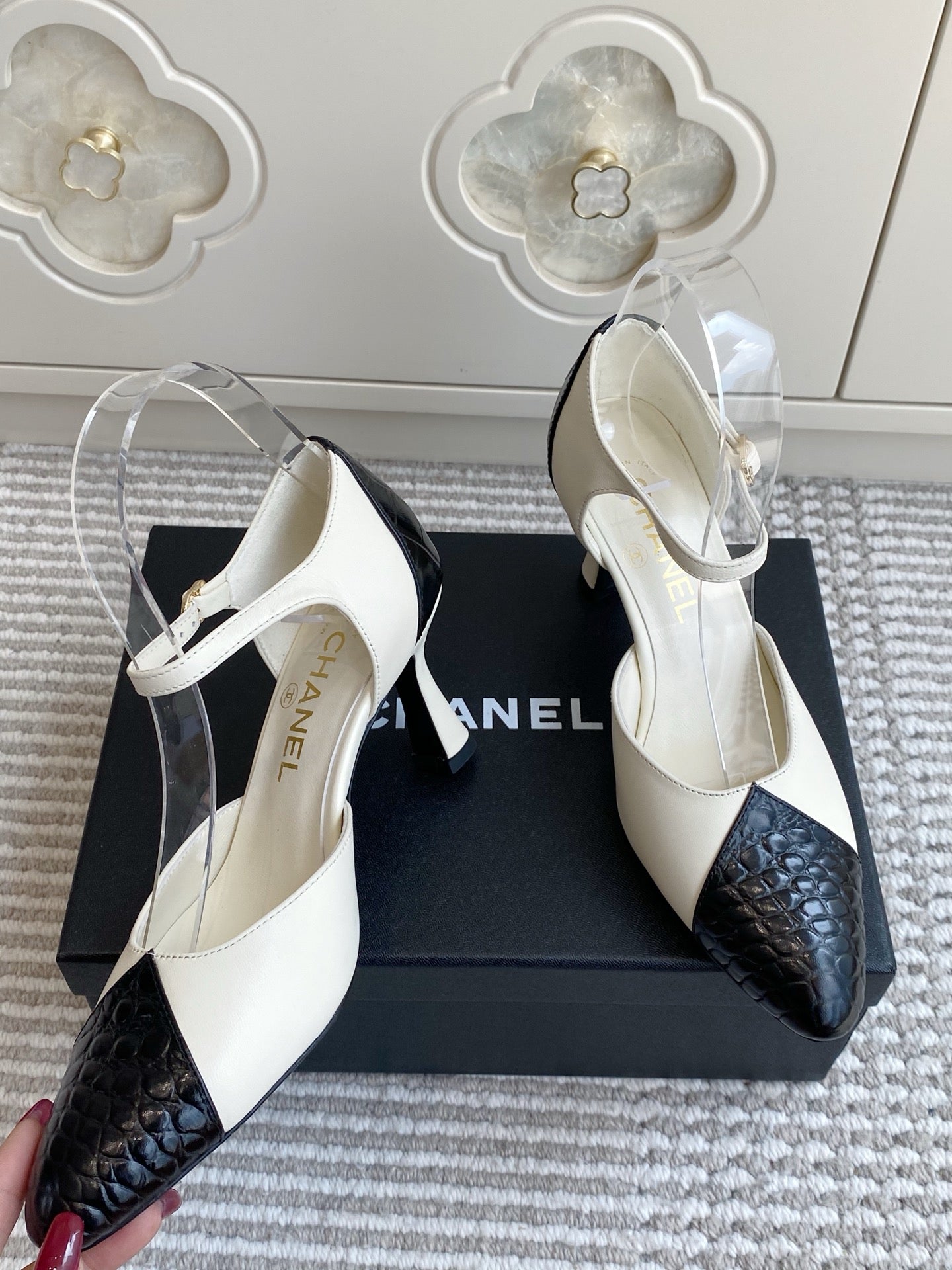 CC 26s Slingback White Black Embossed Lambskin 909544