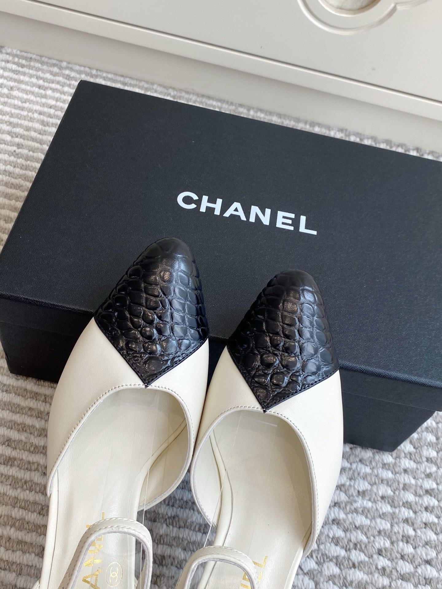CC 26s Slingback White Black Embossed Lambskin 909544