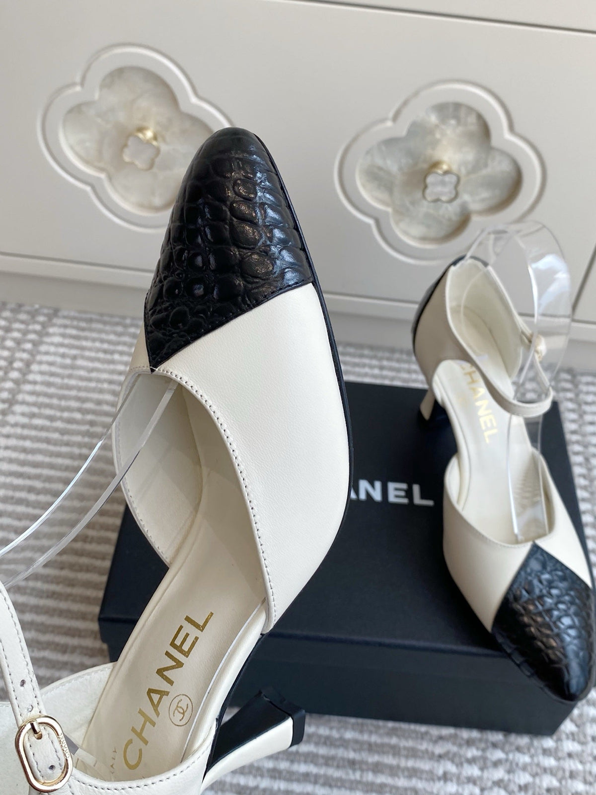 CC 26s Slingback White Black Embossed Lambskin 909544