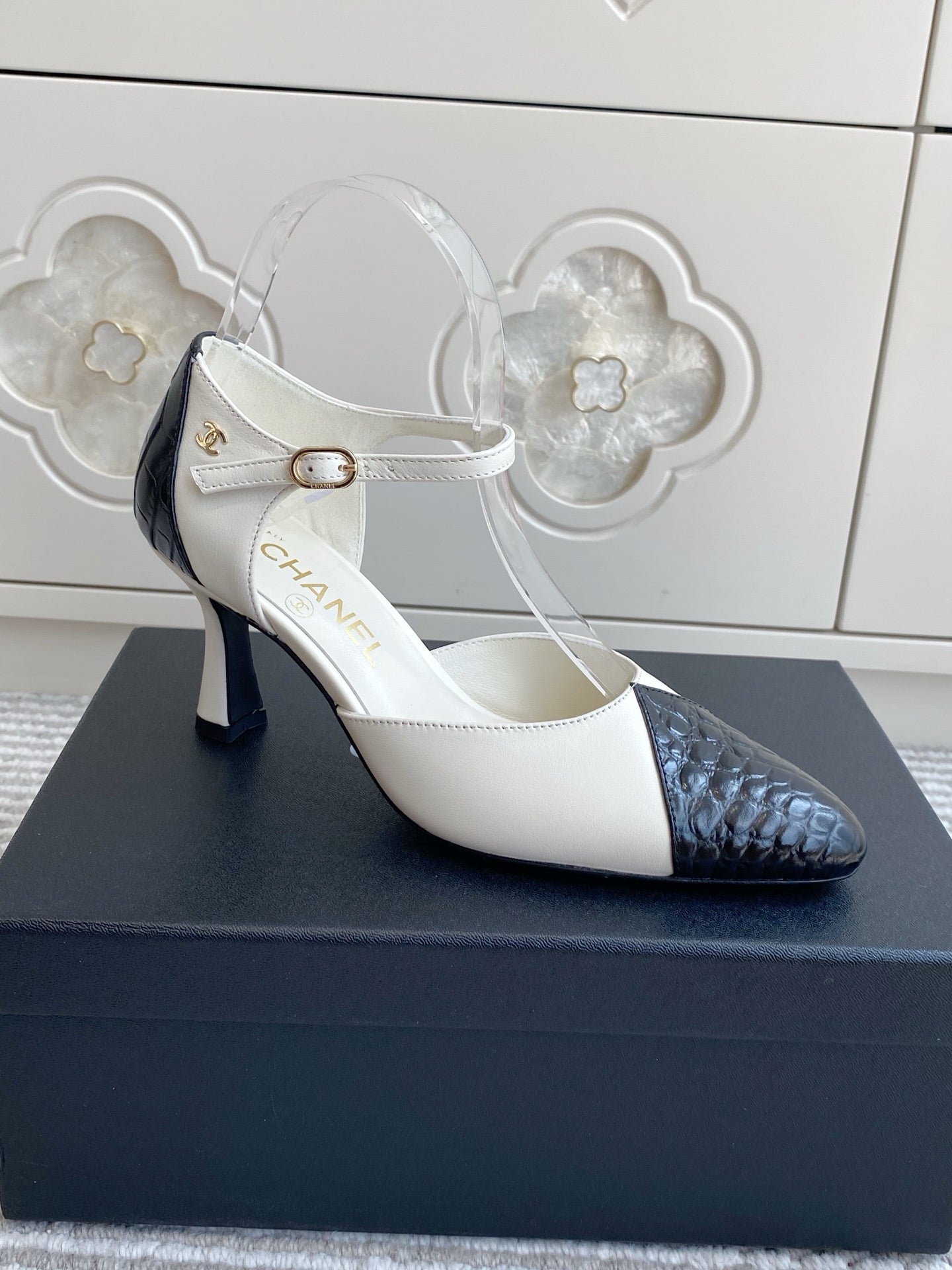 CC 26s Slingback White Black Embossed Lambskin 909544