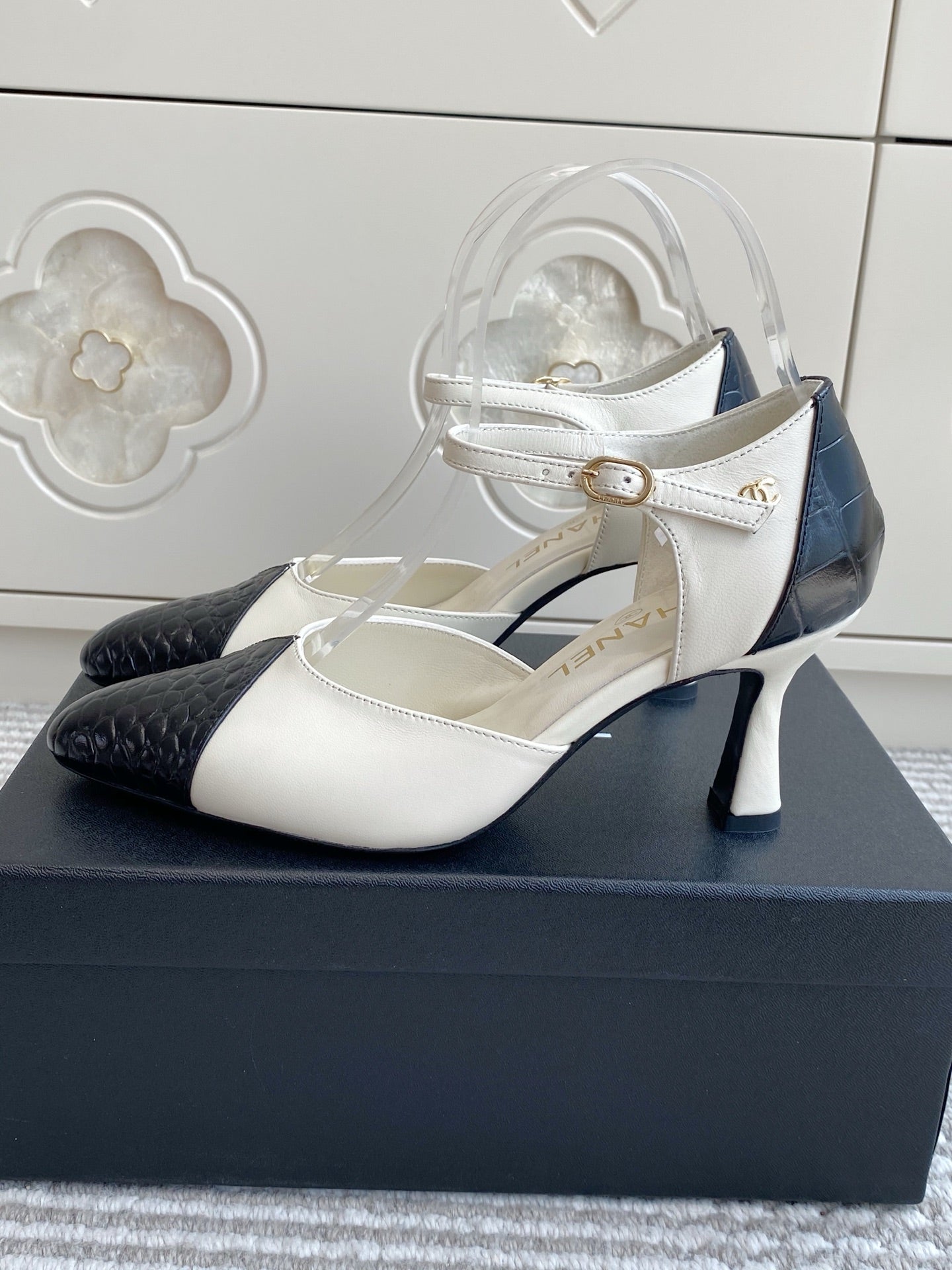 CC 26s Slingback White Black Embossed Lambskin 909544