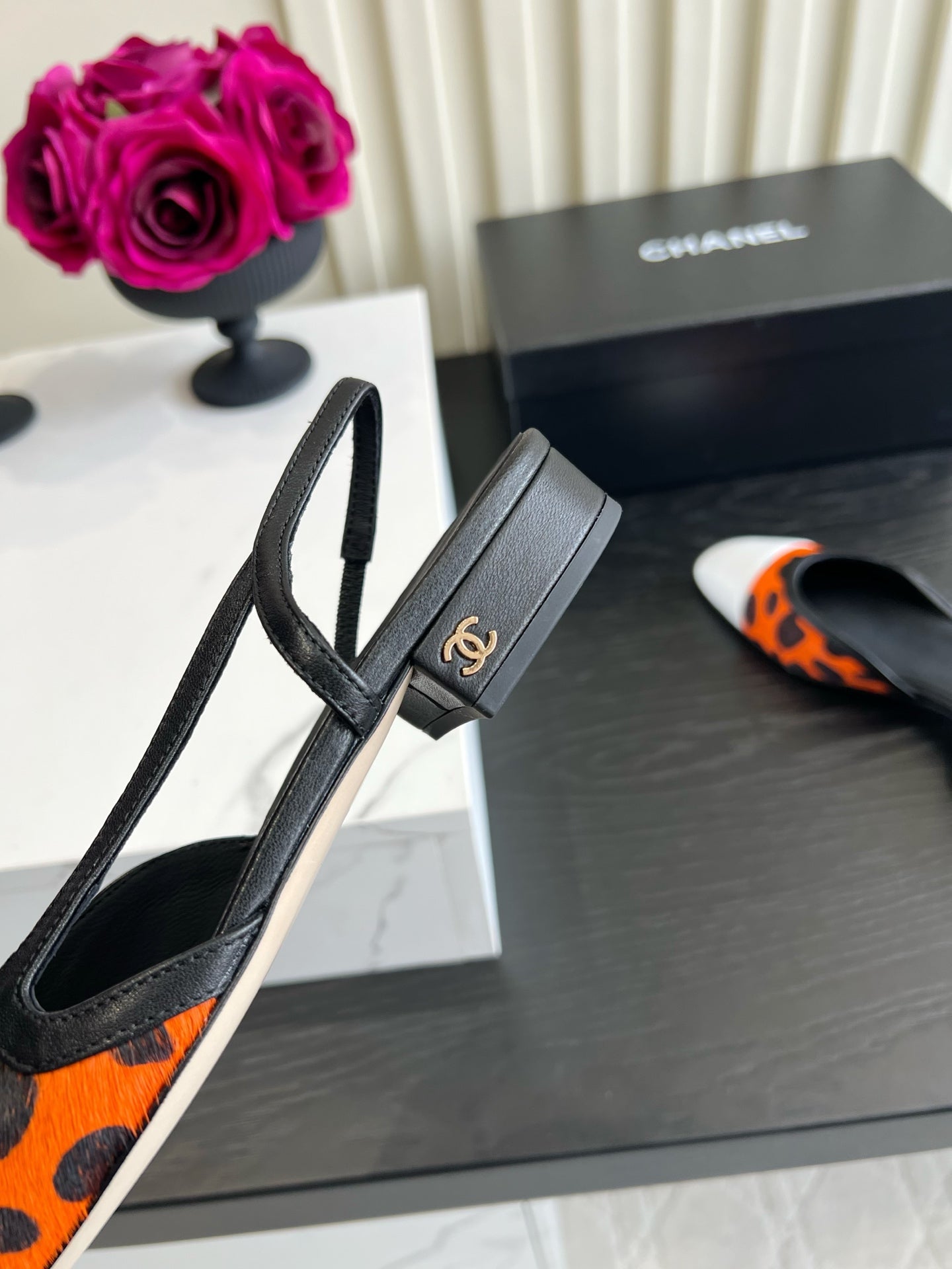 CC 26s Slingback Black Orange Horsehair 850773