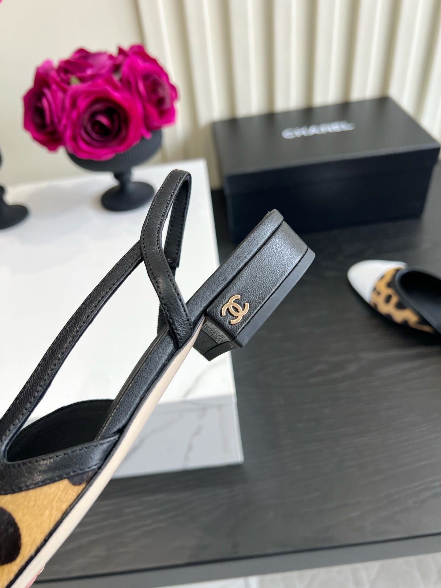 CC 26s Slingback Black Beige Horsehair 850776