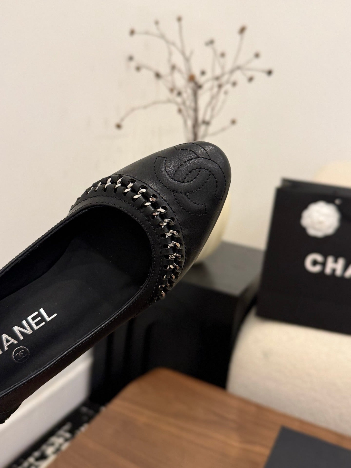 CC 2026 Pumps Braided Chain Black Calfskin 676200