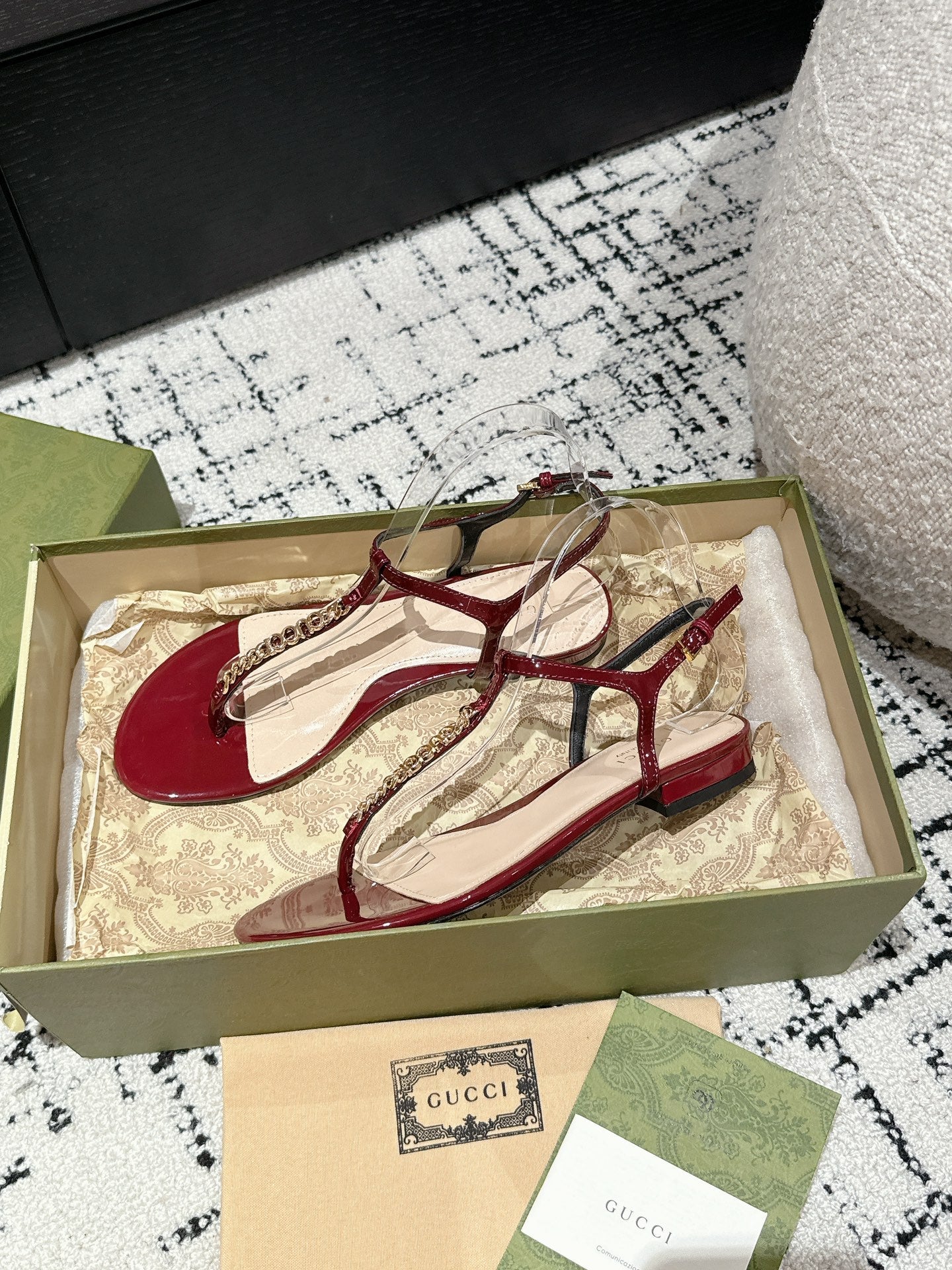 THONG SANDAL IN CRIMSON RED CALFSKIN