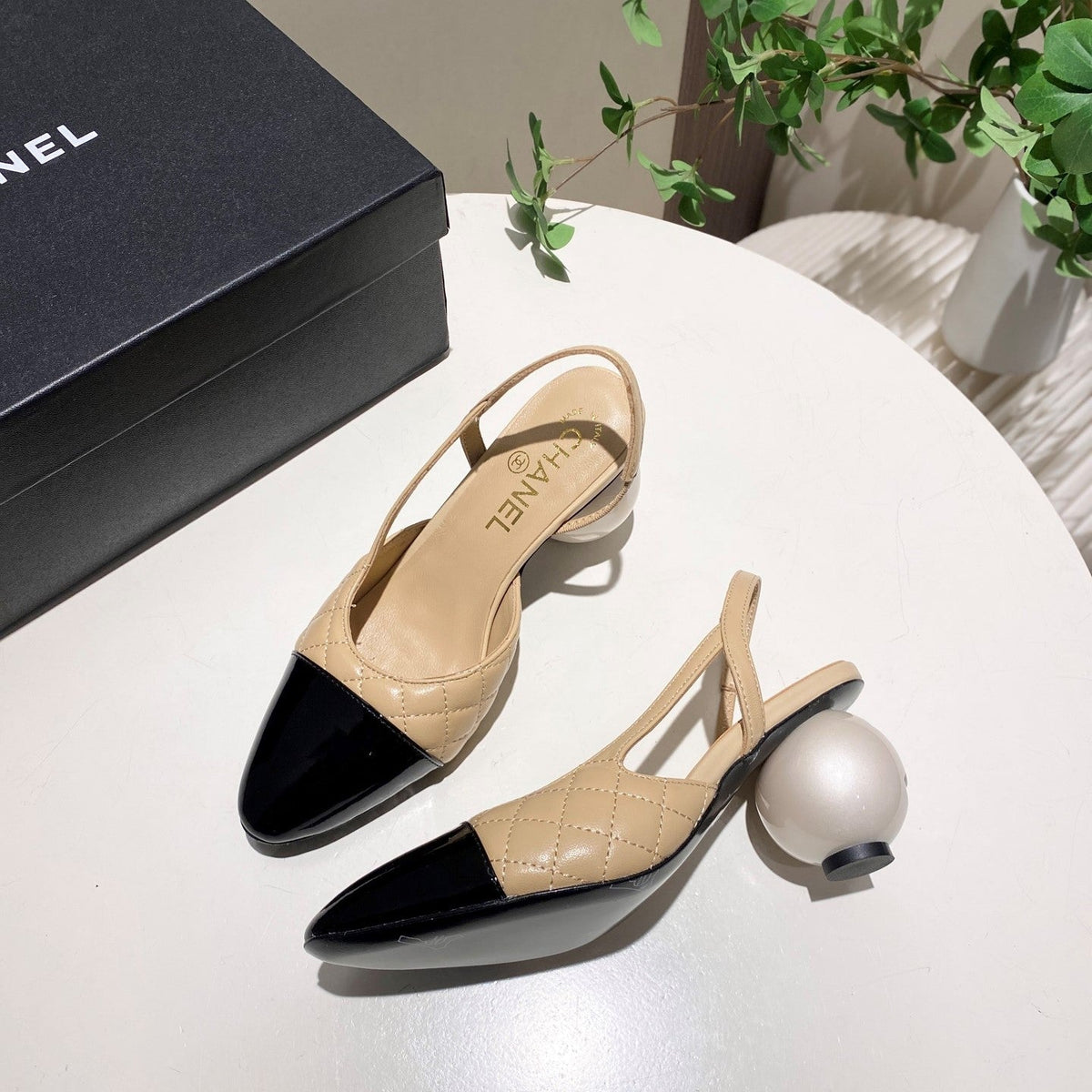 CC 26P Slingback Pearl-Shaped Heel 7cm Beige Black Quited Leather 767266