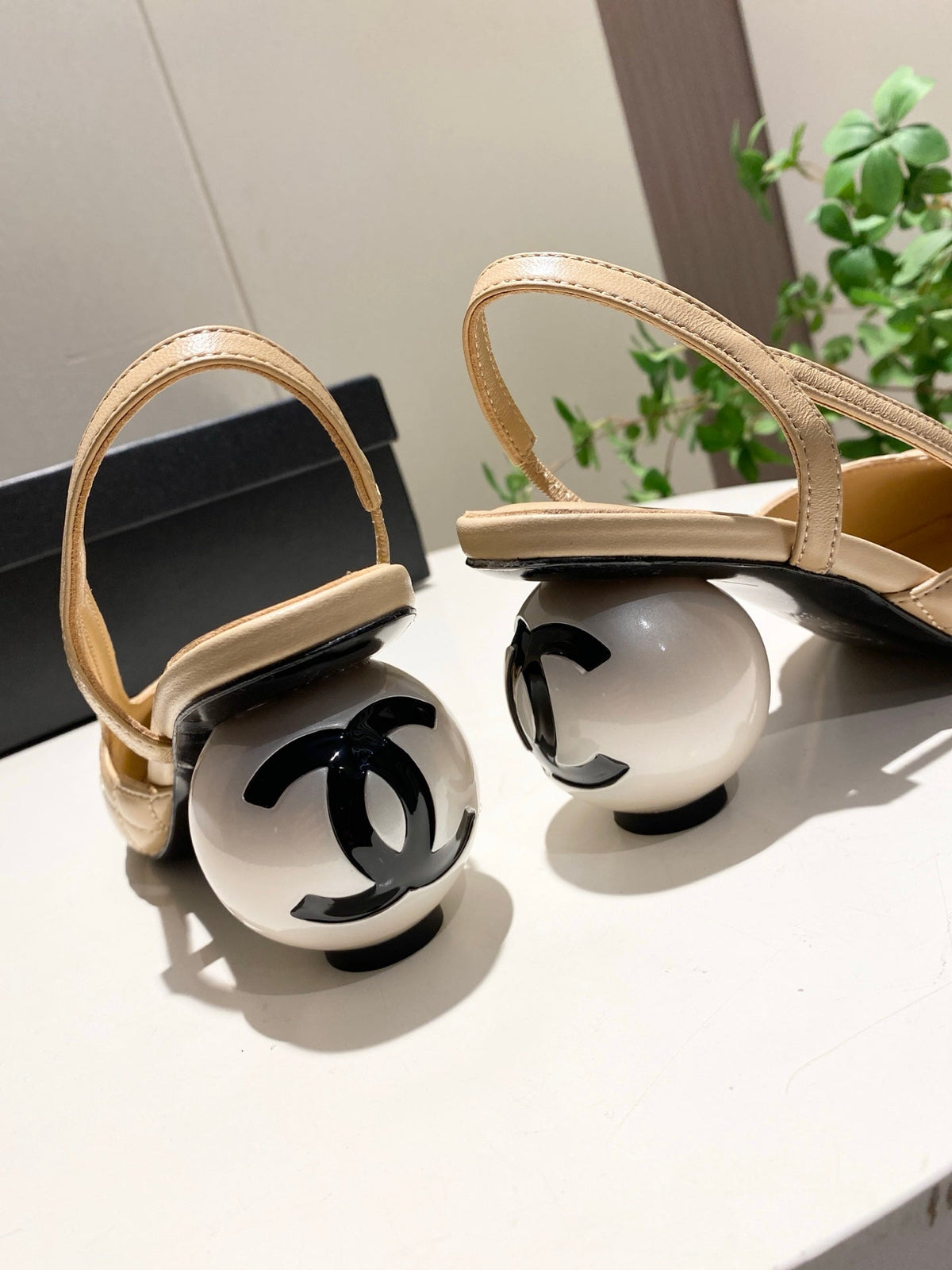 CC 26P Slingback Pearl-Shaped Heel 7cm Beige Black Quited Leather 767266