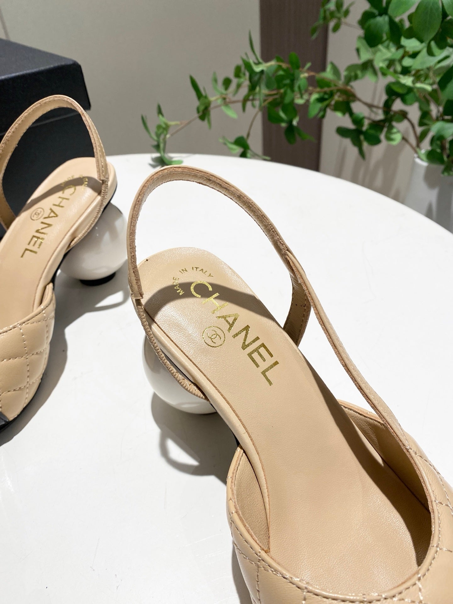 CC 26P Slingback Pearl-Shaped Heel 7cm Beige Black Quited Leather 767266