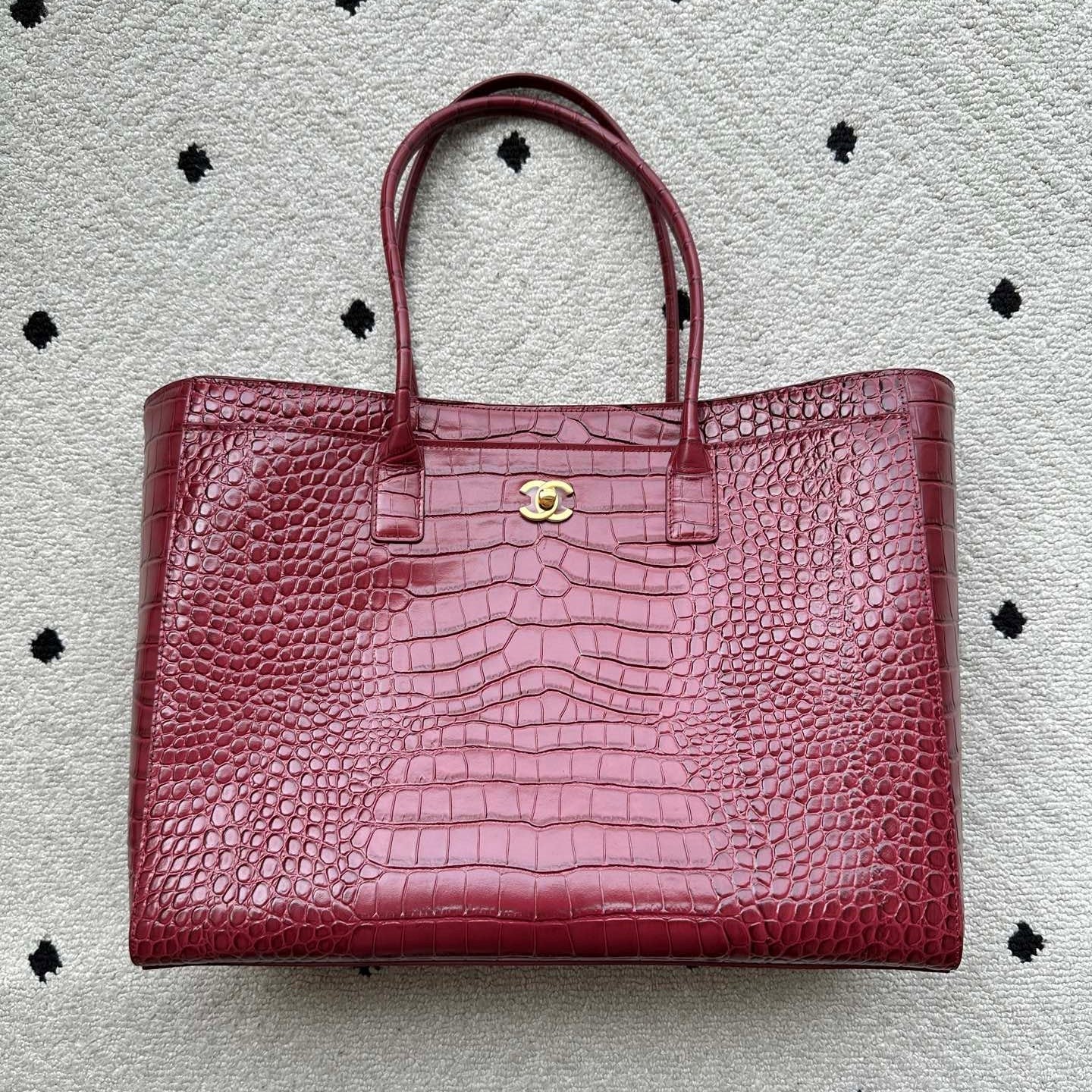 CC 2026 Large Shopping Bag 40cm Burgundy Crocodile Embossed Calfskin GHW