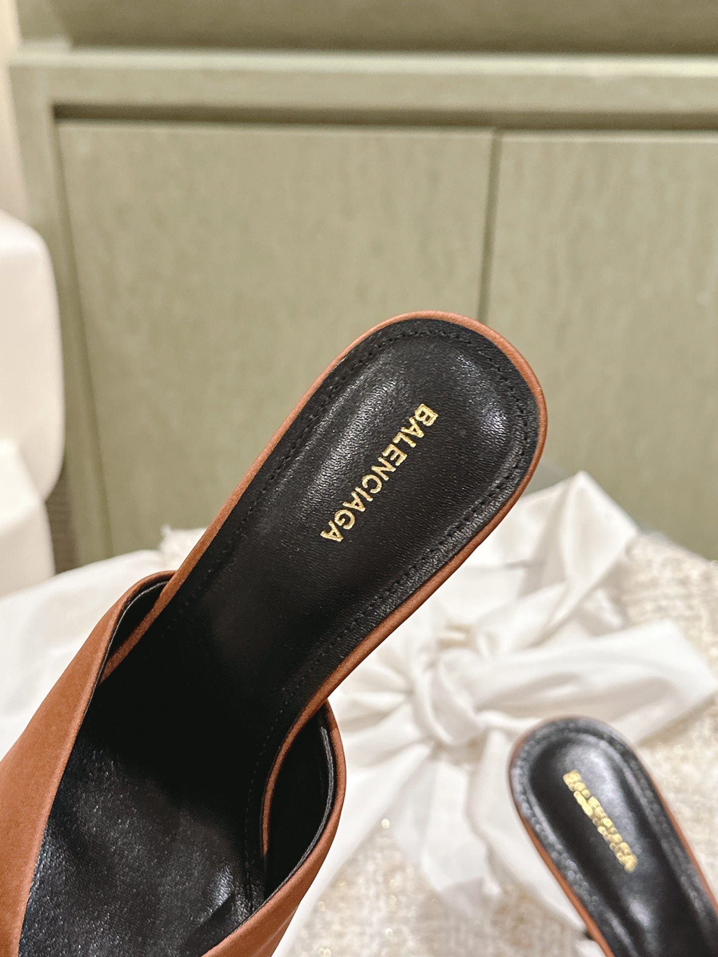 POINTED BB GOLD BUCKLE HIGH MULES IN BROWN RUST SILK
