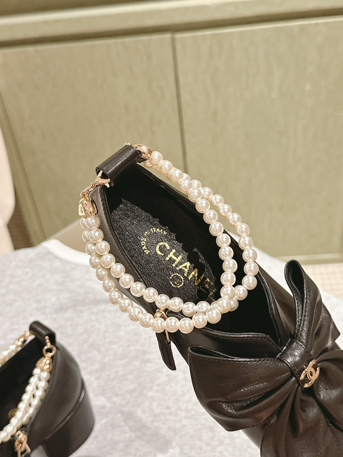 CC 24A Pearl Bow Slingbacks 65mm Black Sheepskin 447465
