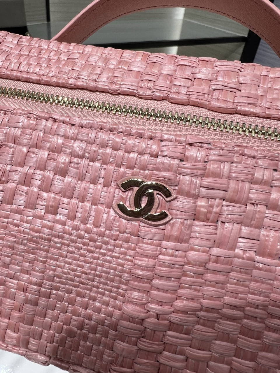 CC Top Handle Long Vanity Case 16cm Light Pink Woven Straw