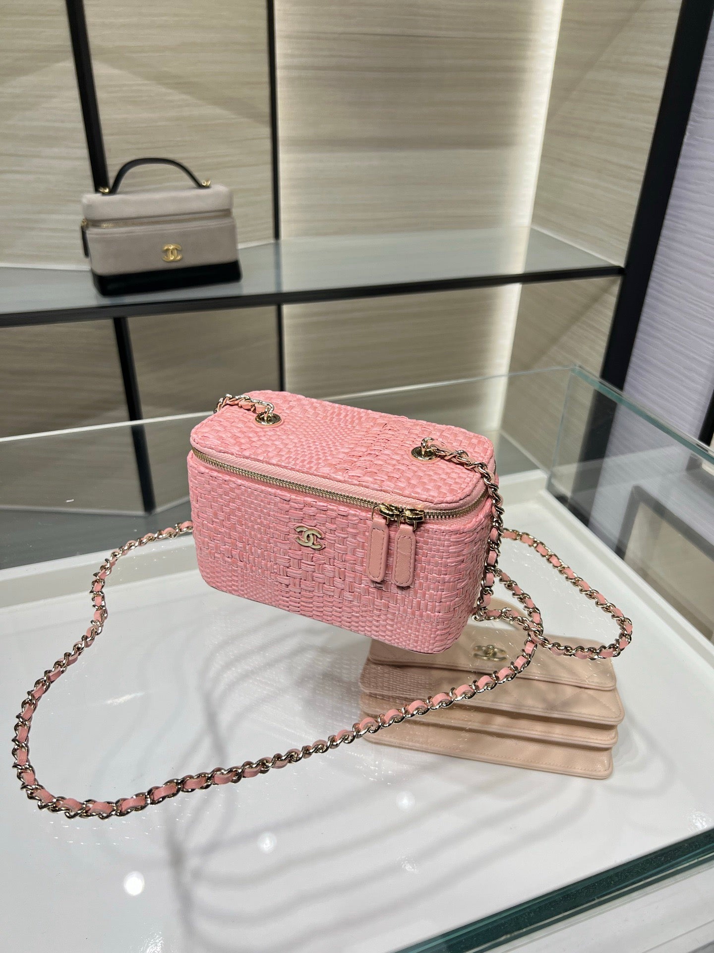 CC Long Vanity Case 16cm Light Pink Woven Straw
