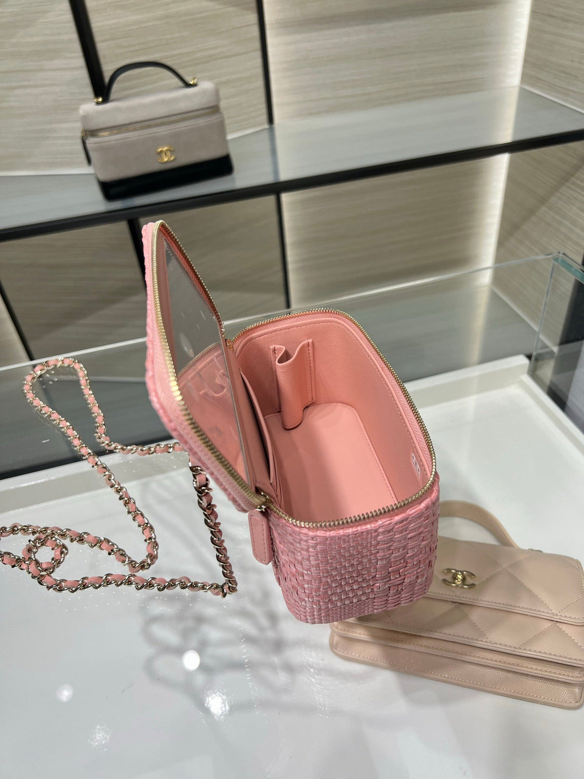 CC Long Vanity Case 16cm Light Pink Woven Straw