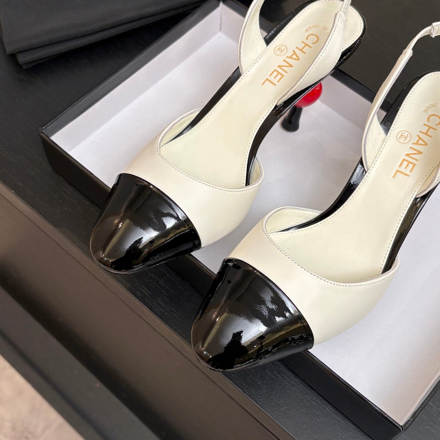 CC Métiers d’art 2026 Slingbacks 8.5cm White Leather 847280