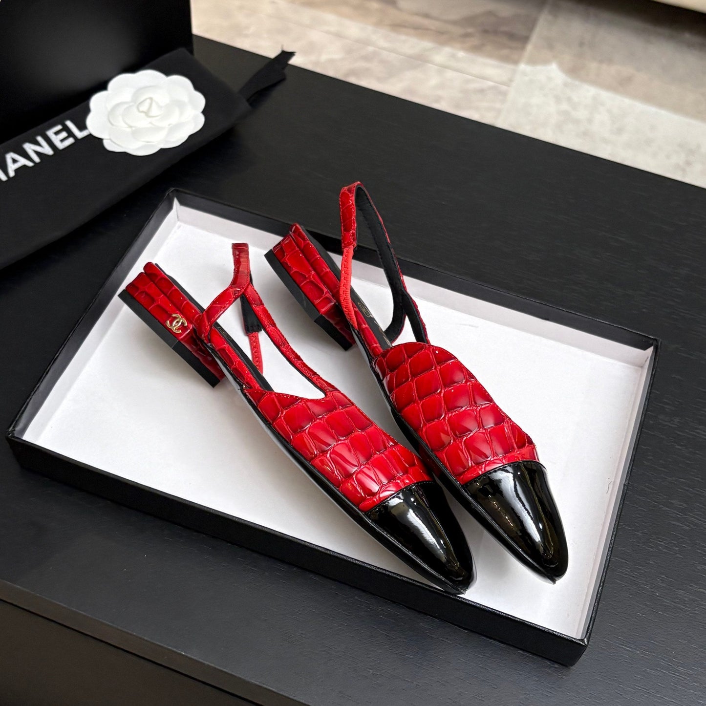 CC 26s Classic Slingback Flat Black Bright Red Crocodile Embossed Patent Leather 907634