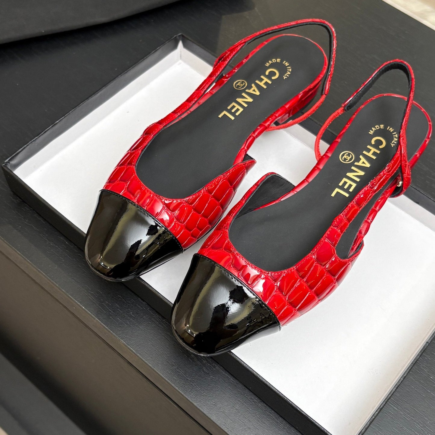 CC 26s Classic Slingback Flat Black Bright Red Crocodile Embossed Patent Leather 907634