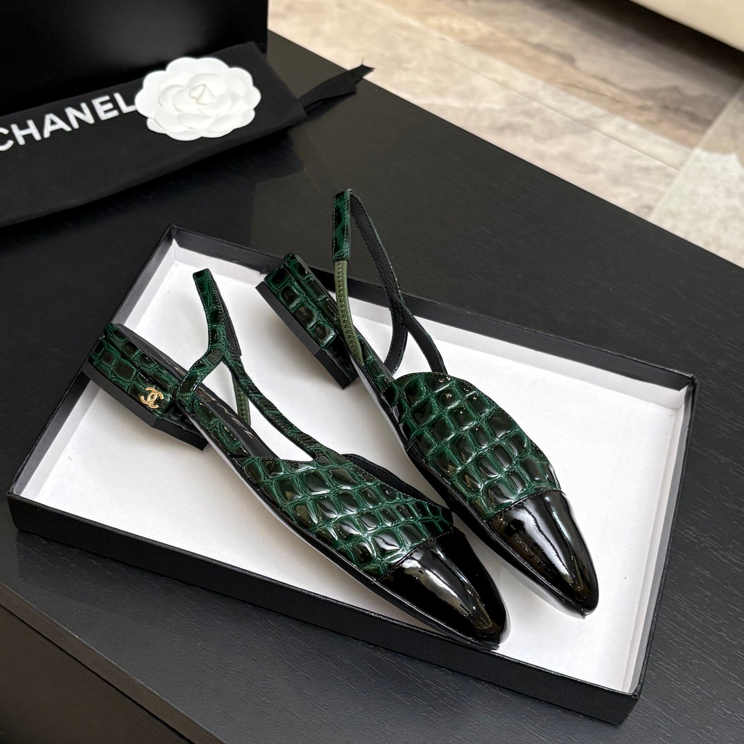 CC 26s Classic Slingback Flat Crocodile Embossed Patent Leather 907638
