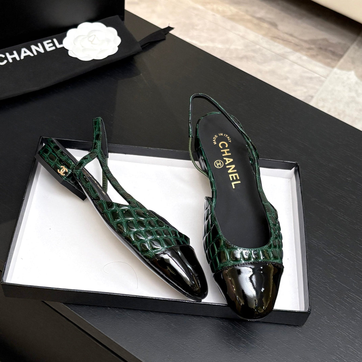 CC 26s Classic Slingback Flat Crocodile Embossed Patent Leather 907638
