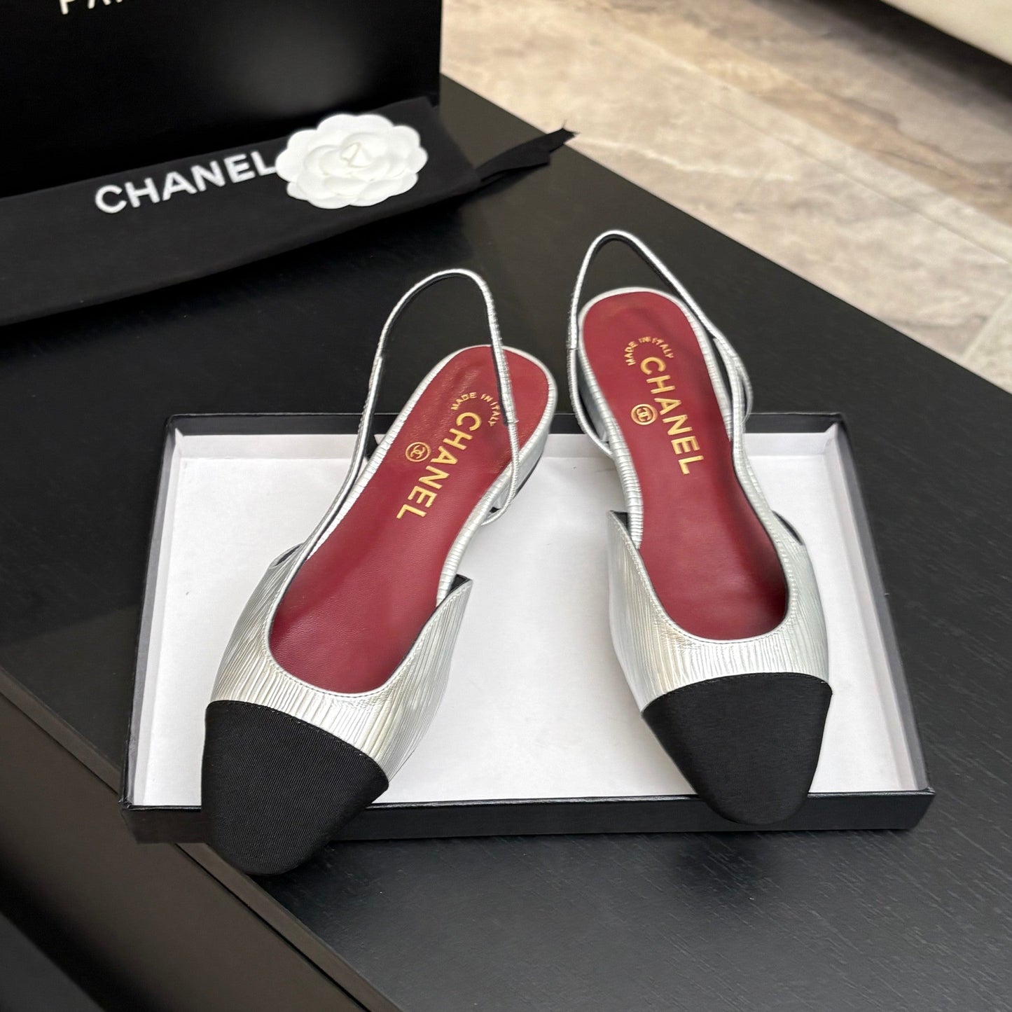 CC 26s Classic Slingback Flat Sliver Black Patent Leather 907639