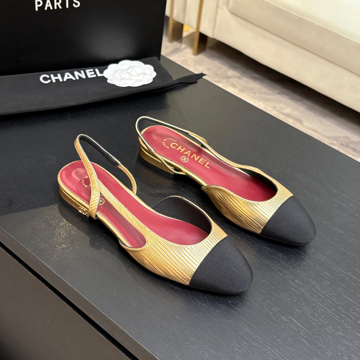 CC 26s Classic Slingback Flat Yellow Black Patent Leather 907640