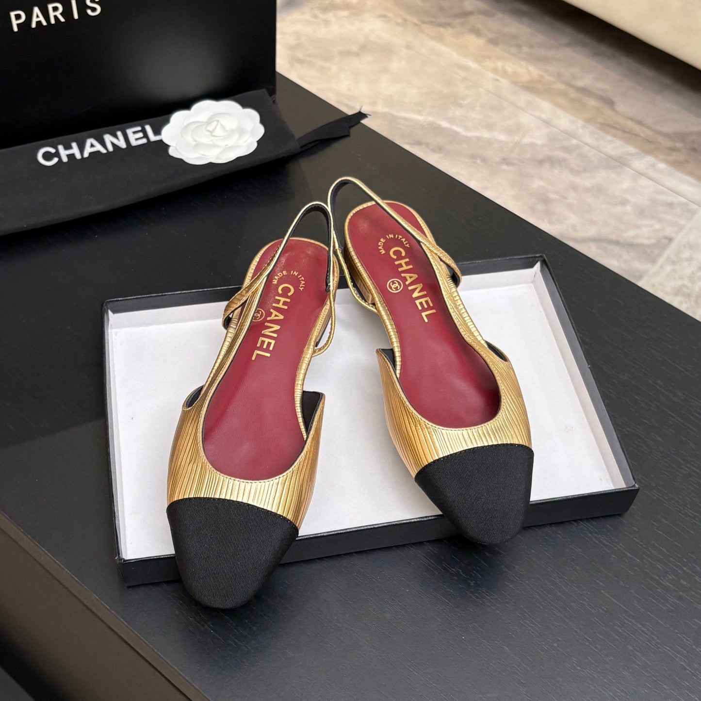CC 26s Classic Slingback Flat Yellow Black Patent Leather 907640