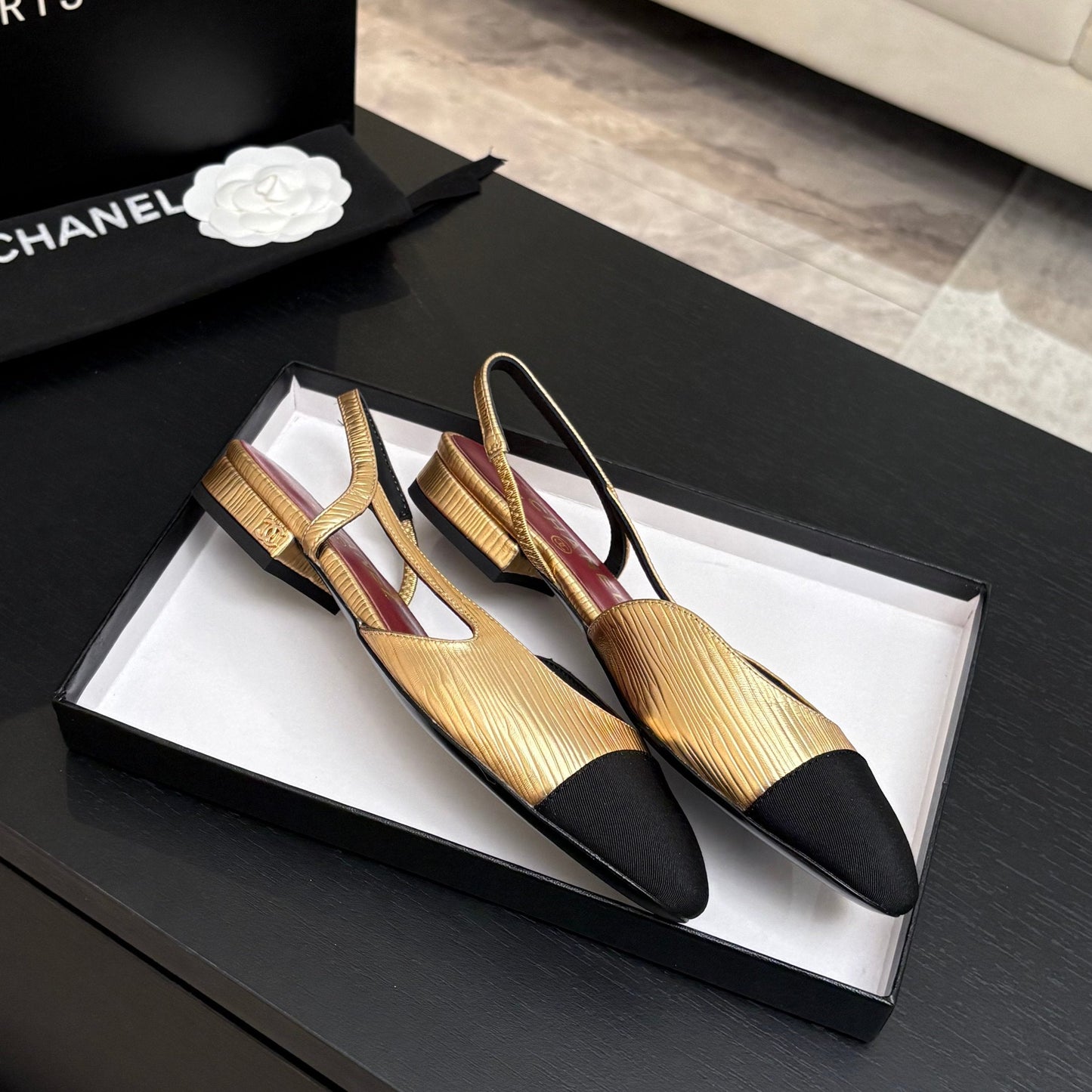 CC 26s Classic Slingback Flat Yellow Black Patent Leather 907640