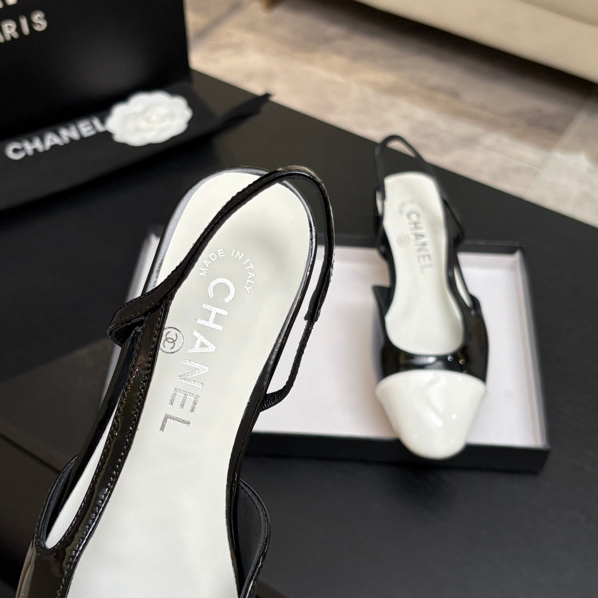 CC 26s Classic Slingback Flat White Black Patent Leather 907641