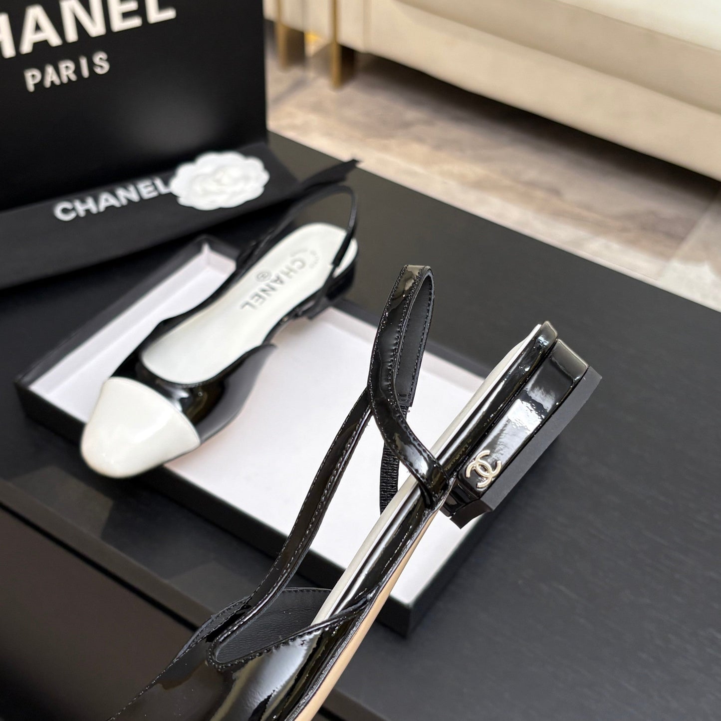 CC 26s Classic Slingback Flat White Black Patent Leather 907641