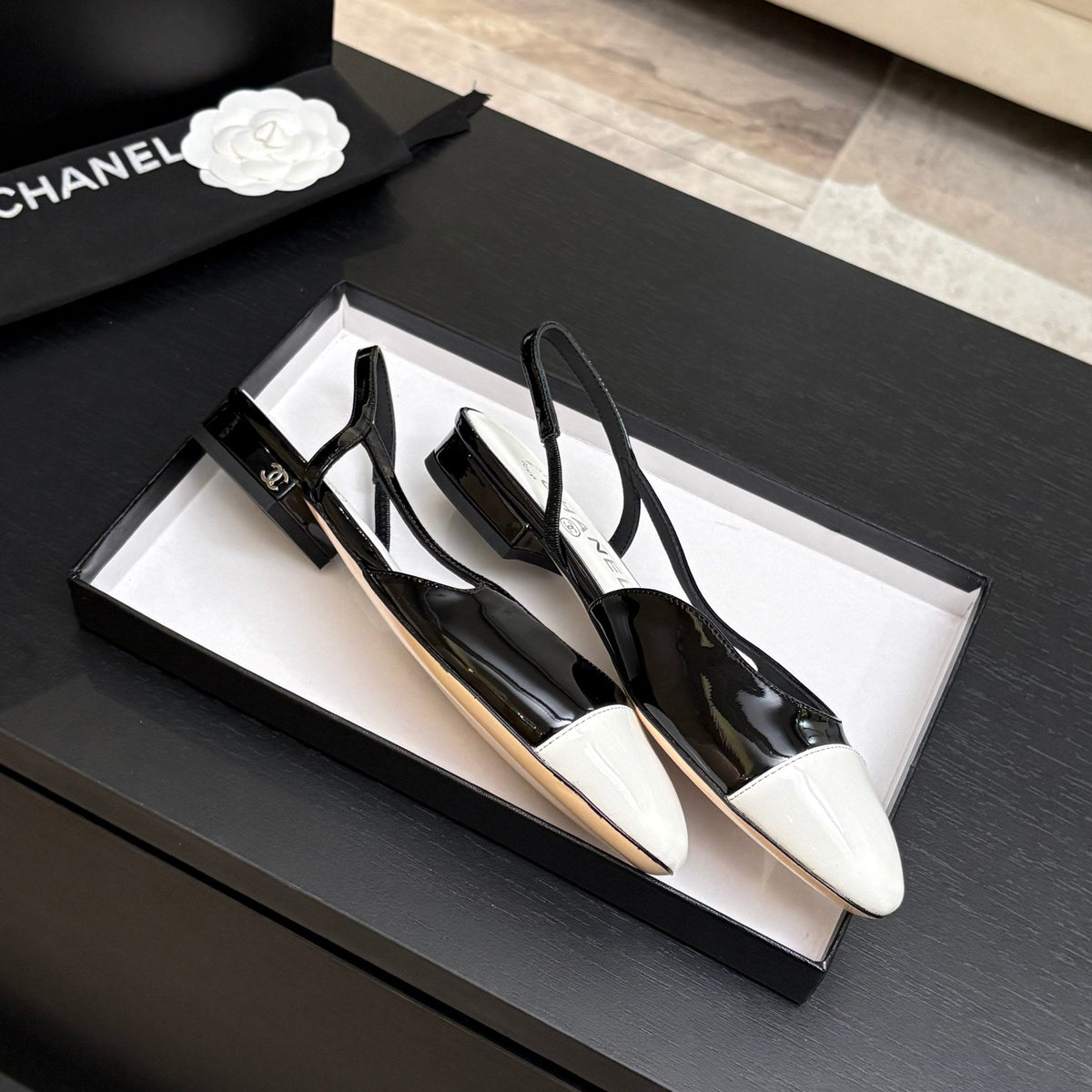 CC 26s Classic Slingback Flat White Black Patent Leather 907641