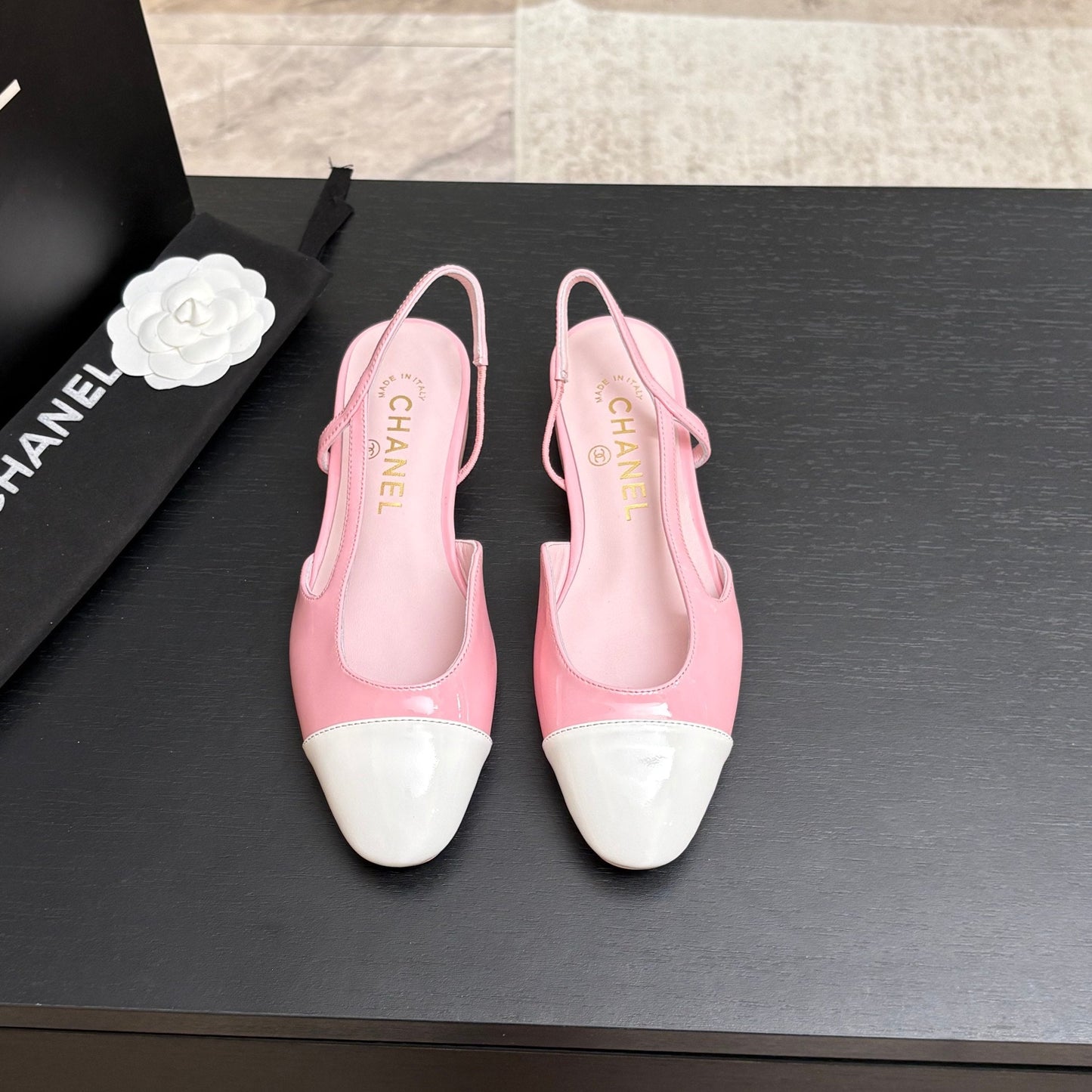 CC 26s Classic Slingback Flat Light Pink Patent Leather 907642