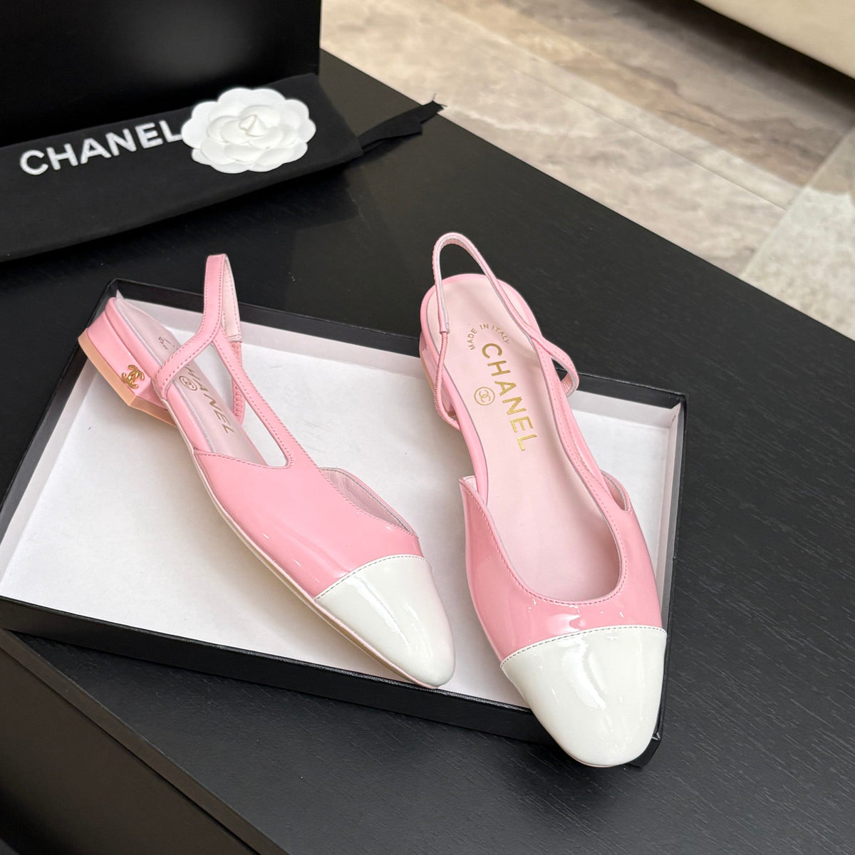 CC 26s Classic Slingback Flat Light Pink Patent Leather 907642