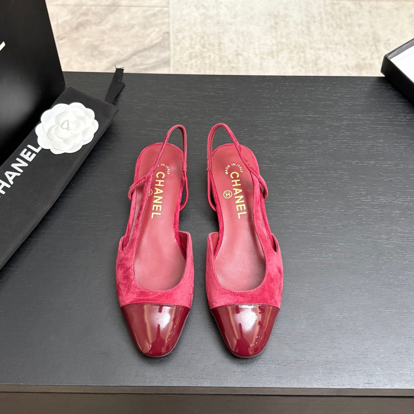 CC 26s Classic Slingback Flat Red Suede Patent Leather 907643