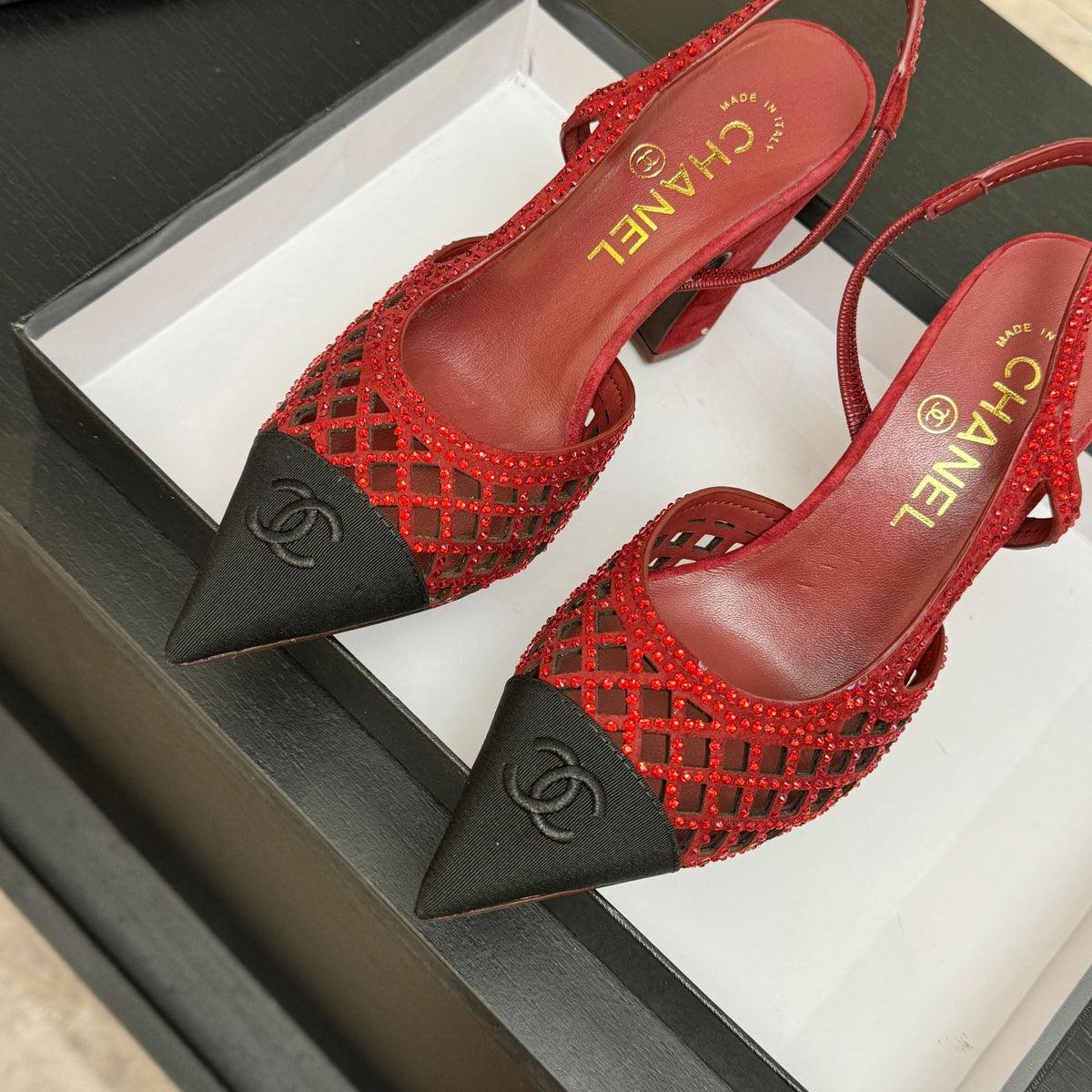 CC 26s Rhinestone Pointed-Toe Shoe Red Black Suede Canvas 907705