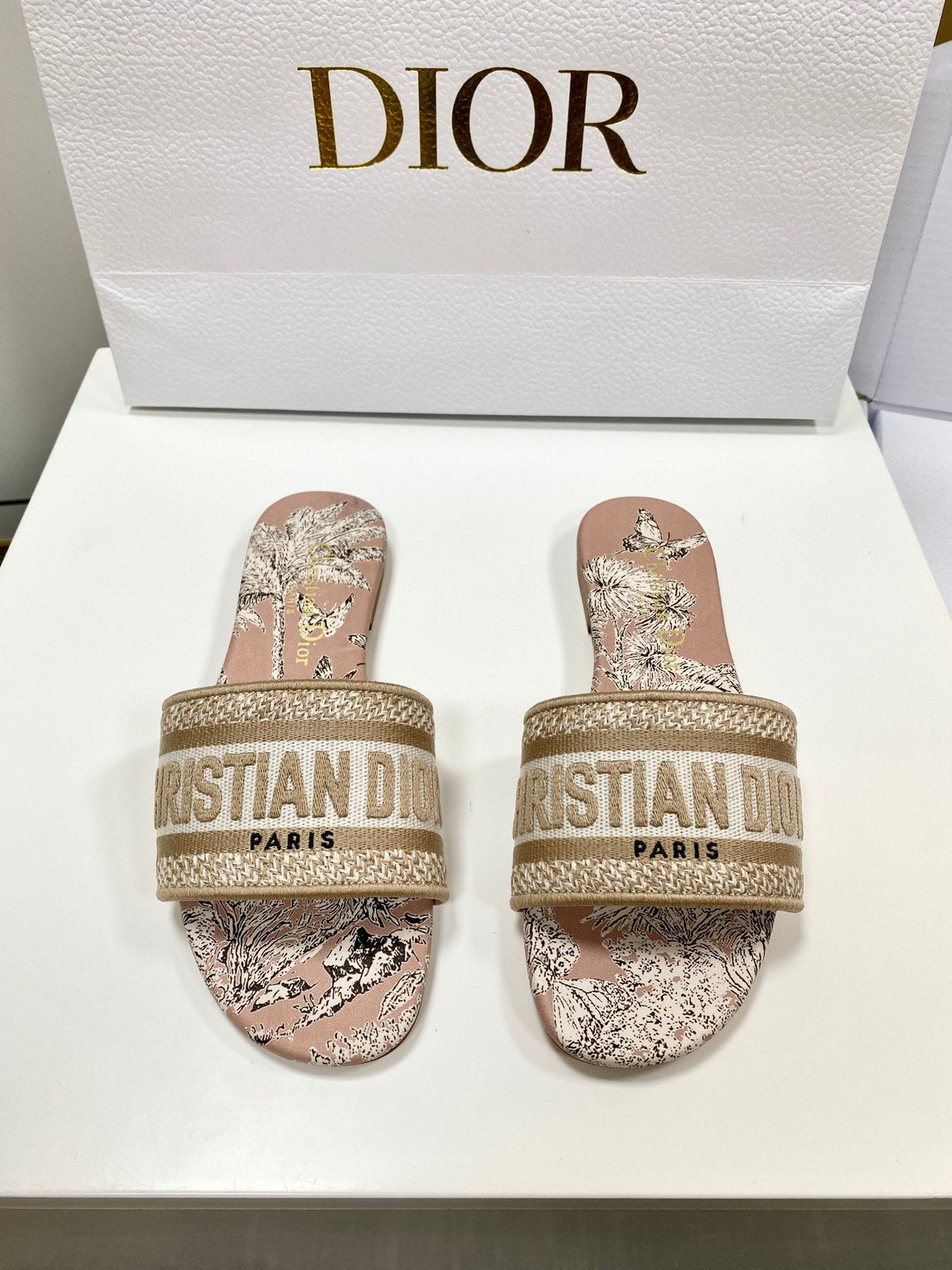 CD 26s Embroidered Sandals Pink Nude Gold Canvas Leather 683012