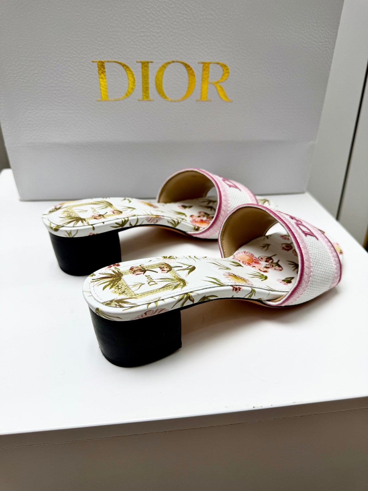 CD 26s Floral Embroidered Sandals White Pink Canvas 683033