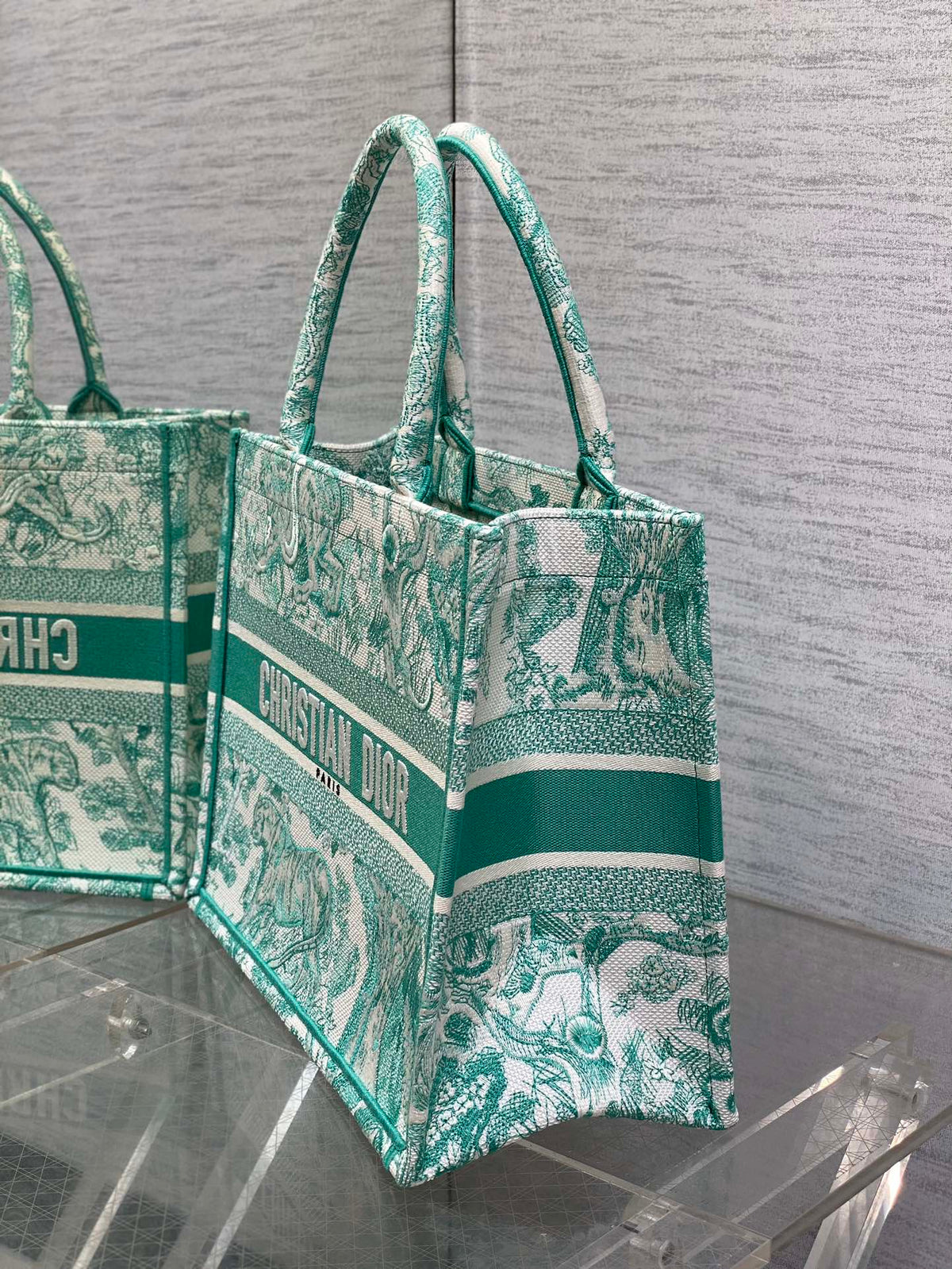 medium dioriviera book tote 36 aquamarina tiger embroidery canvas