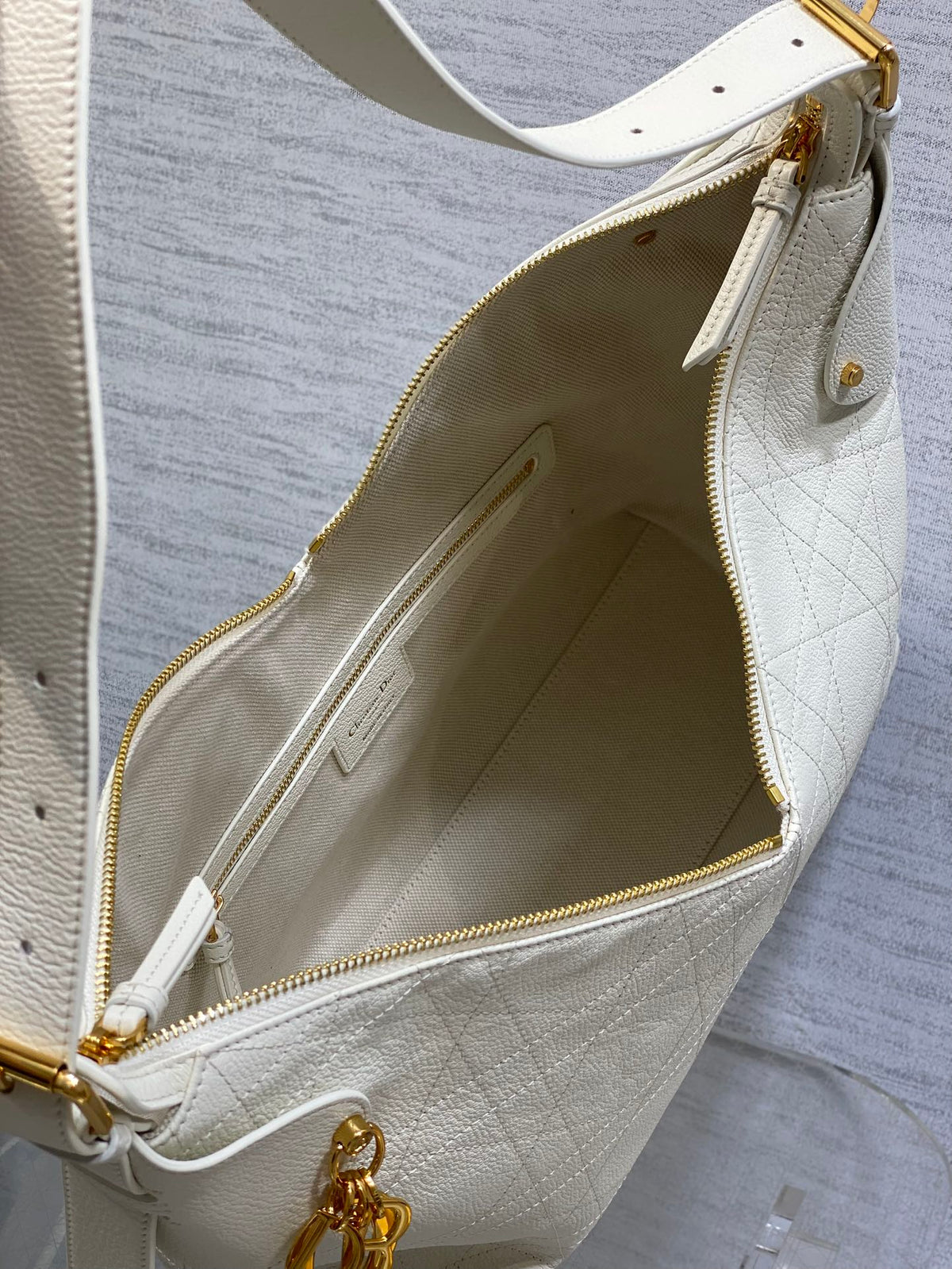 Dior 2025 Voyage Bag 34cm White Grained Calfskin 267767
