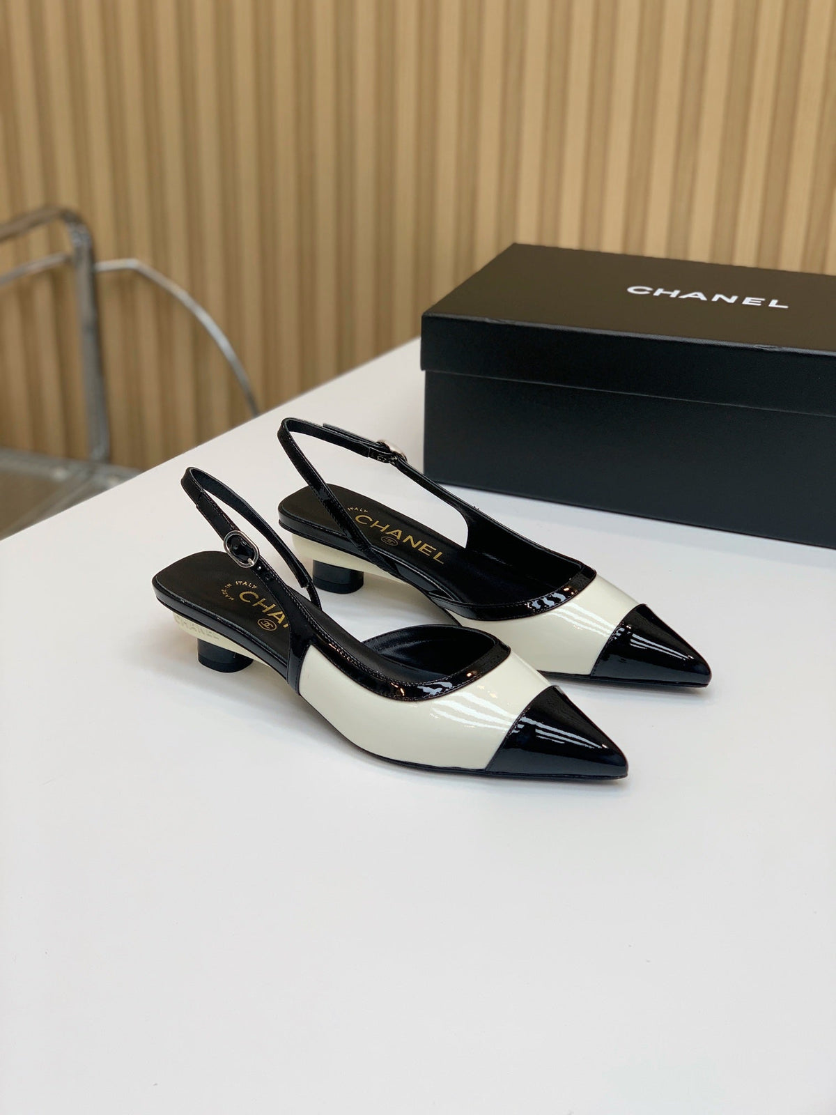 CC 26s Slingback 3.5cm Black White Patent Calfskin 792594