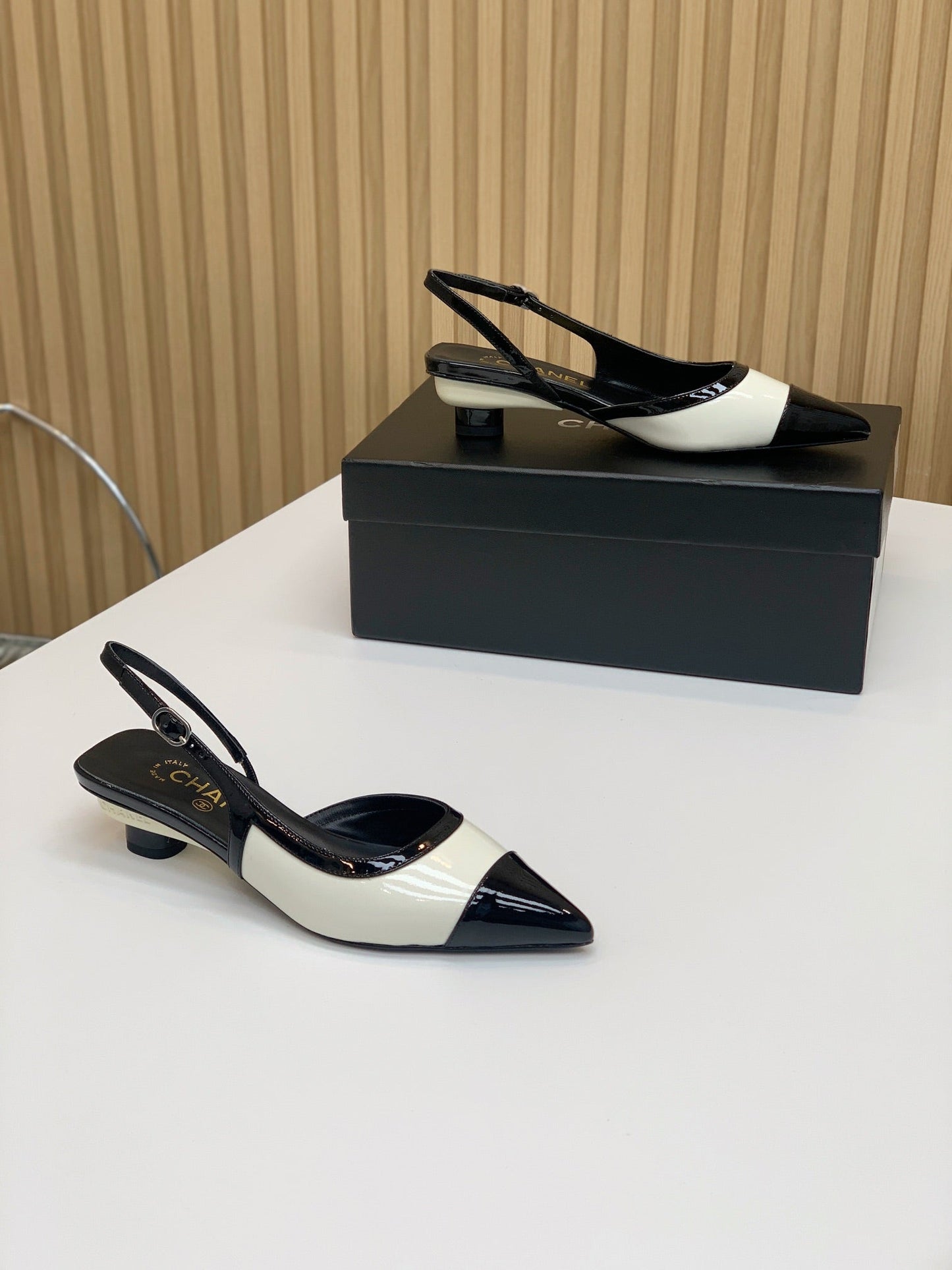 CC 26s Slingback 3.5cm Black White Patent Calfskin 792594