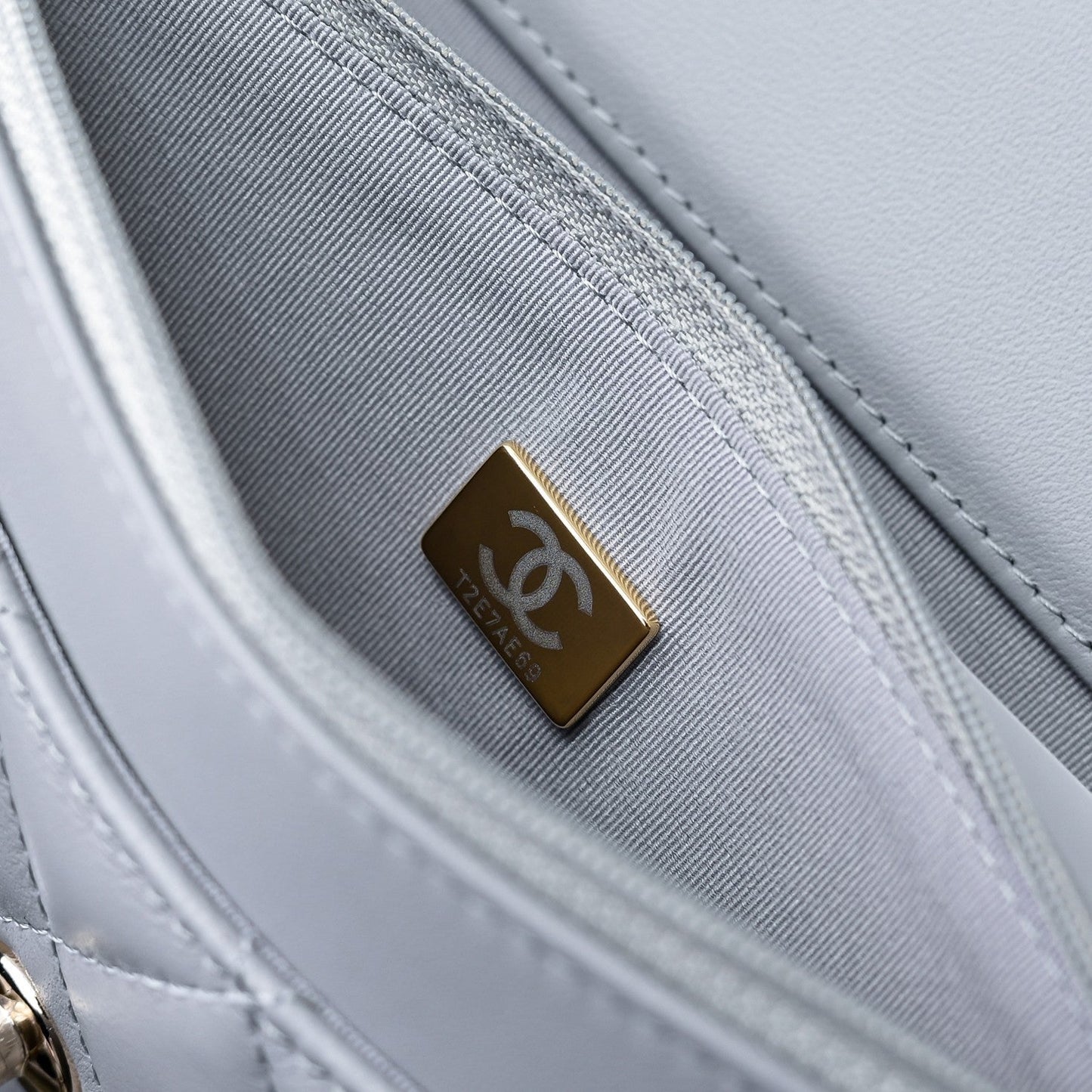 CC 24K Woc Top Handle 19cm Light Grey Lambskin Light Gold Hardware