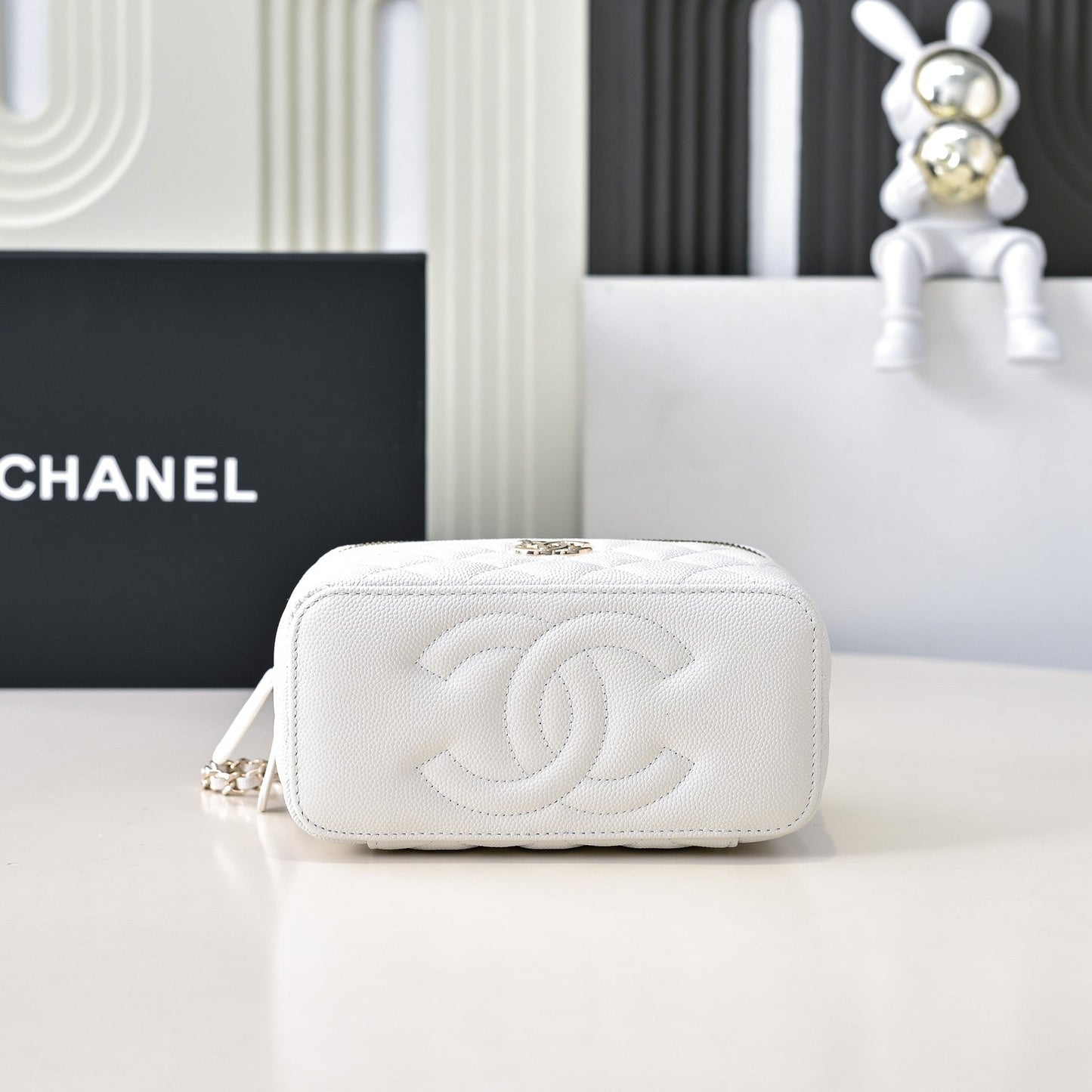 CC 25C Vanity Case White Caviar Leather 286274