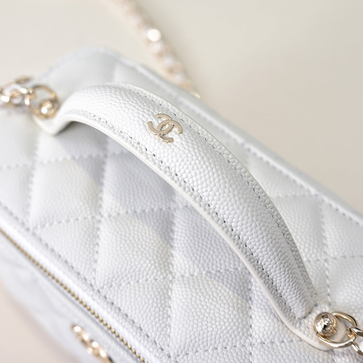 CC 25C Vanity Case White Caviar Leather 286274