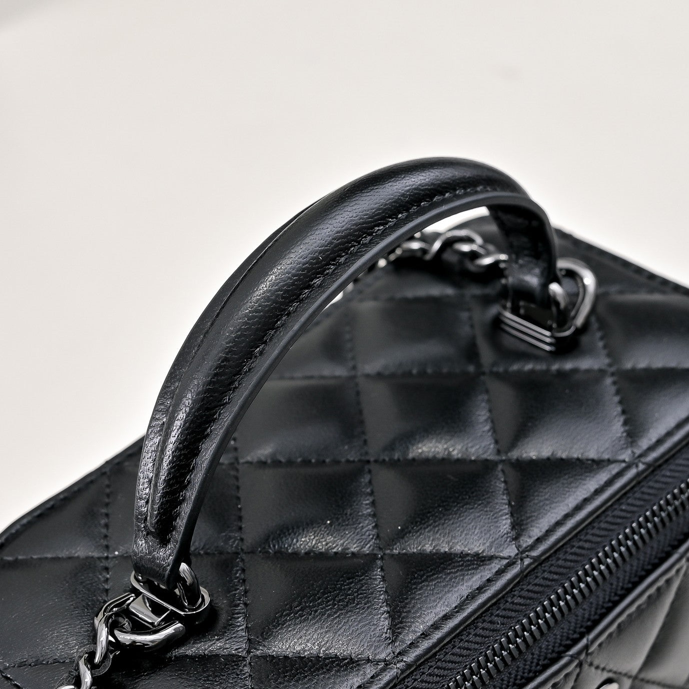 CC 26s Vanity Case Full Black Quilted Lambskin 286284