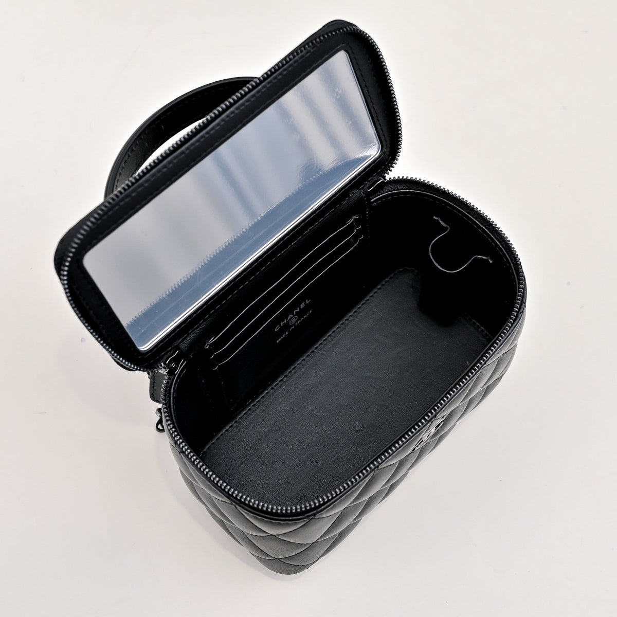 CC 26s Vanity Case Full Black Quilted Lambskin 286284