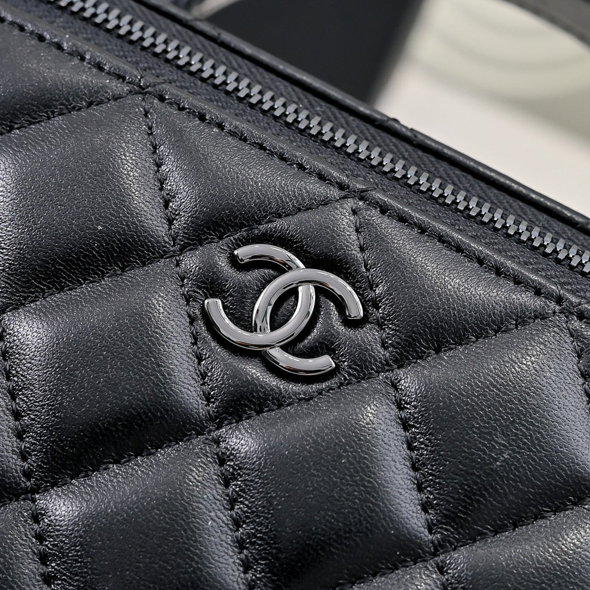 CC 26s Vanity Case Full Black Quilted Lambskin 286284